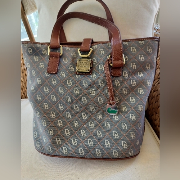 COPY - Dooney & Bourke tote bag - Picture 9 of 9